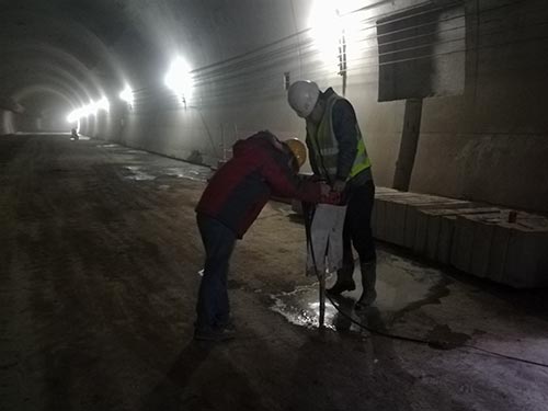 钻进5.jpg 钻进5.jpg