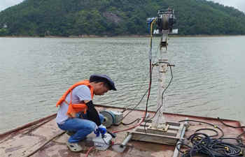 记录深水型SDI底泥钻机的使用