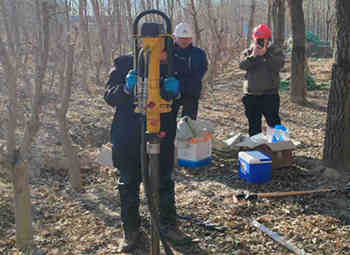柱状土壤取样钻机的交付与使用